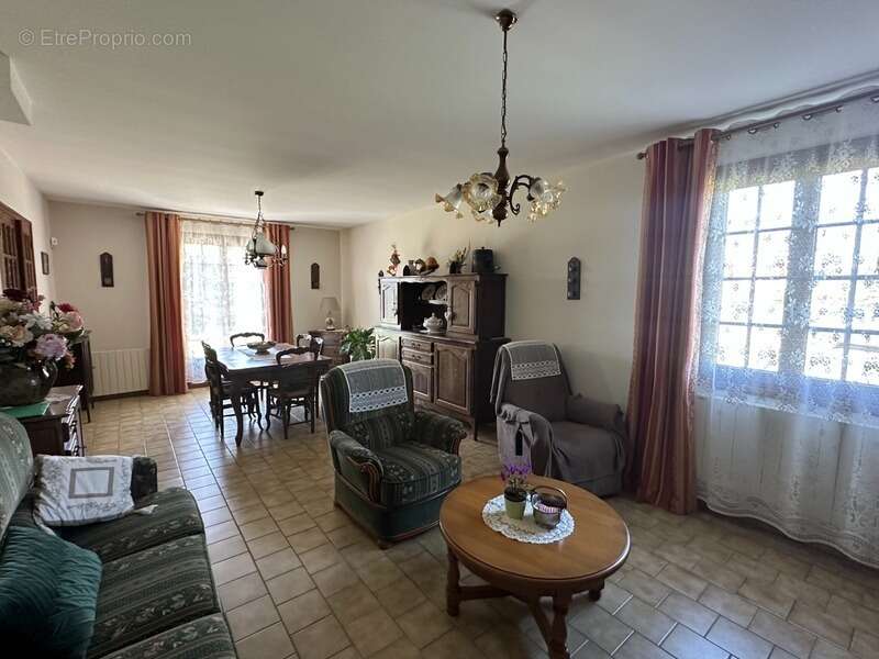 Maison à REGNEVILLE-SUR-MER