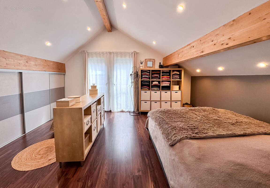 Maison à COLLONGES-SOUS-SALEVE