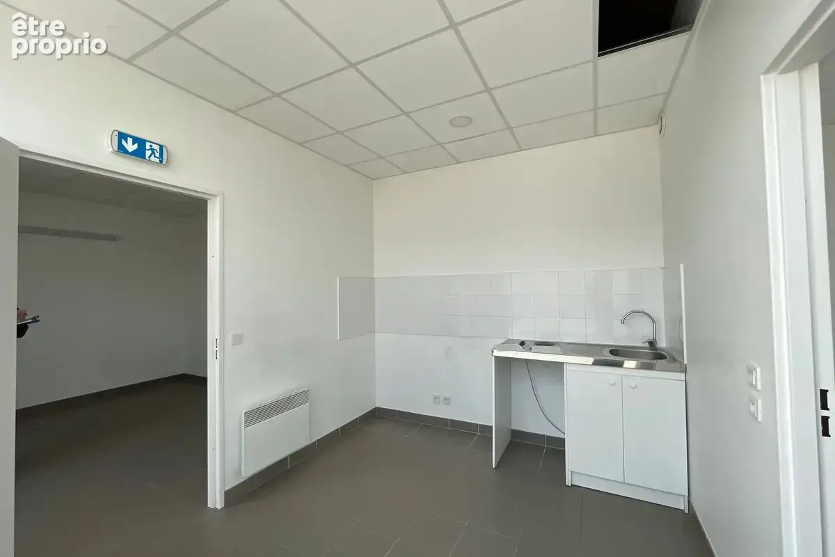 Local professionnel de 36 m² - Caluire-et-Cuire - photo 3
