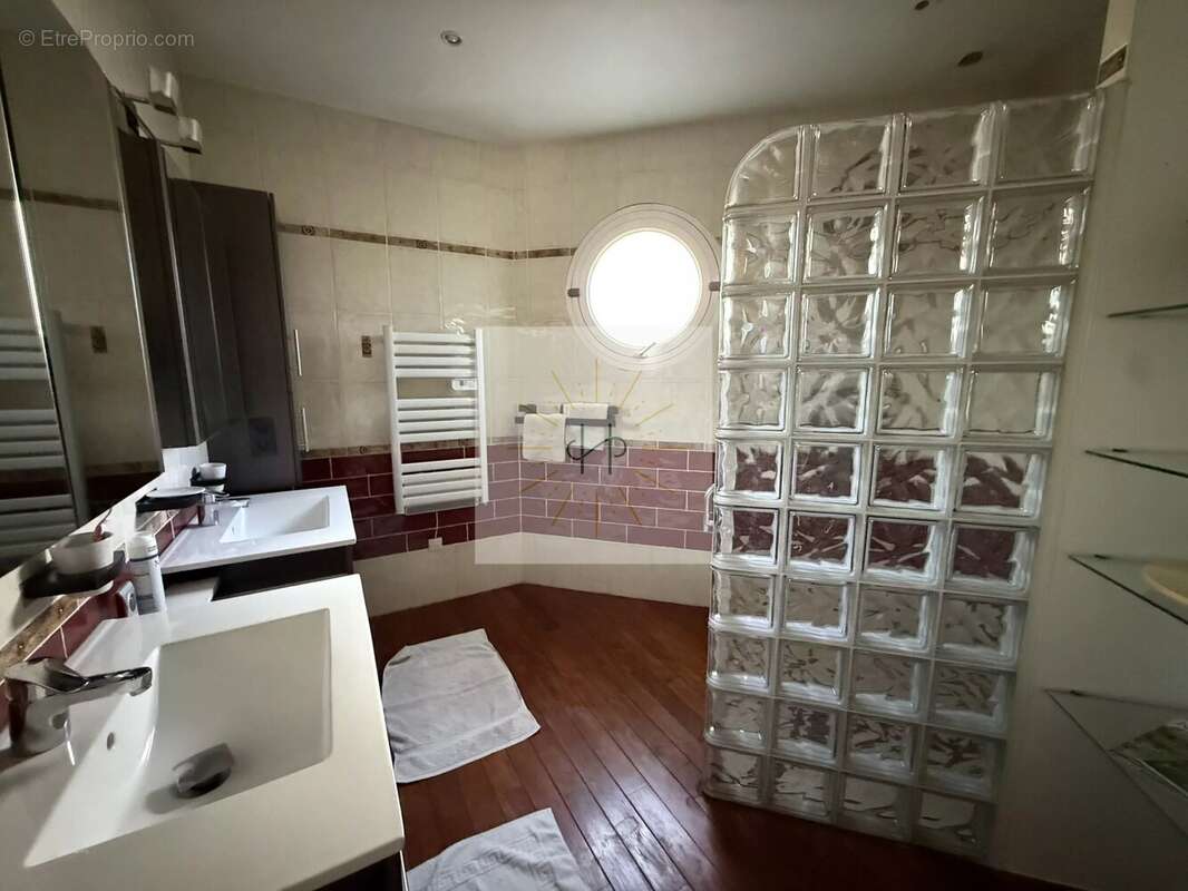 Maison 176 m² à Montelimar  - photo 6