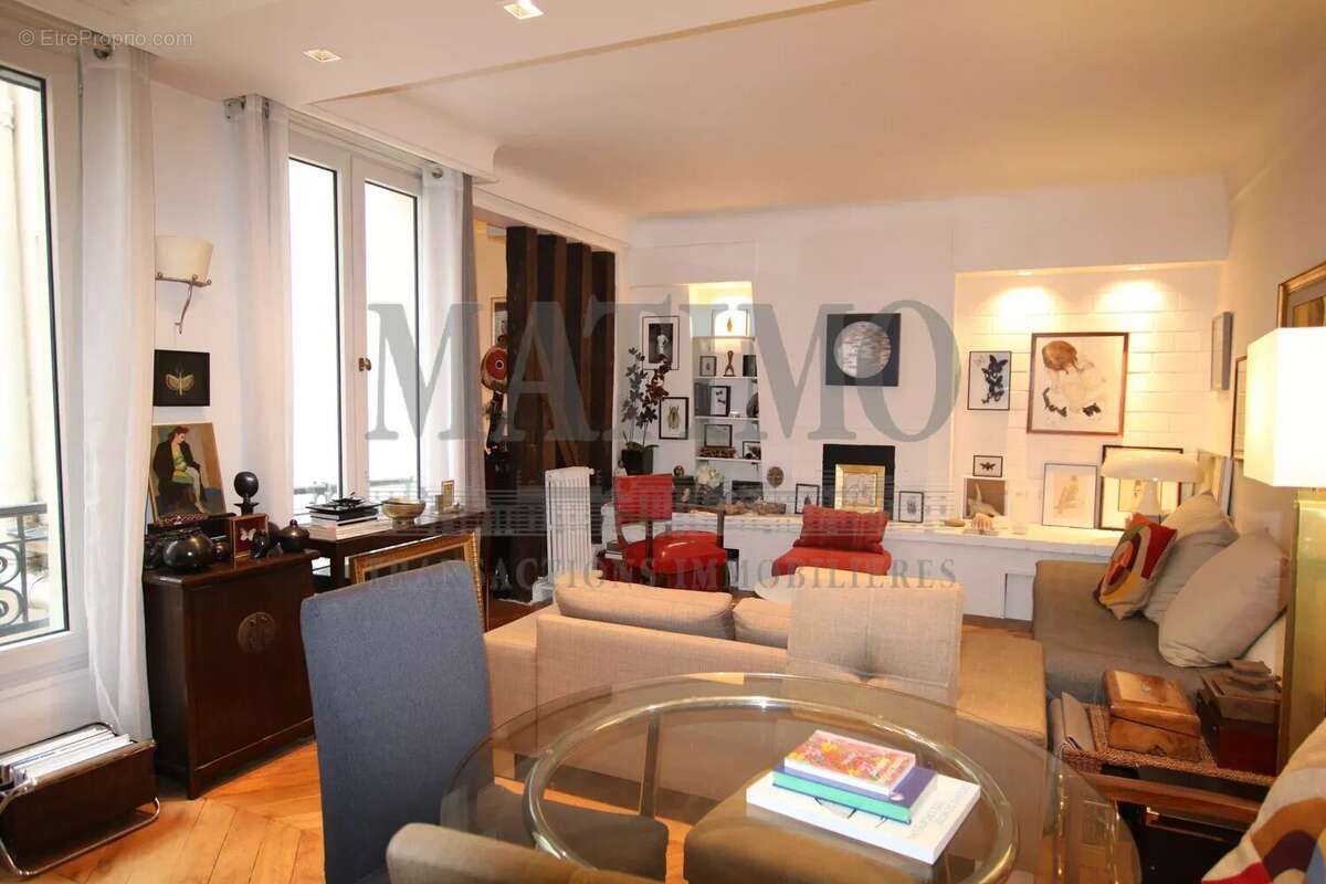 Appartement à PARIS-8E