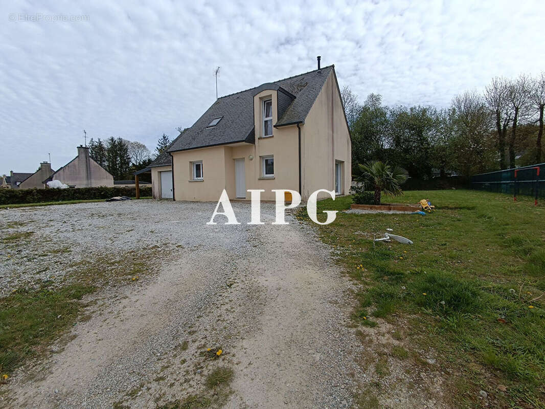 Maison à PLOUNEVEZ-QUINTIN