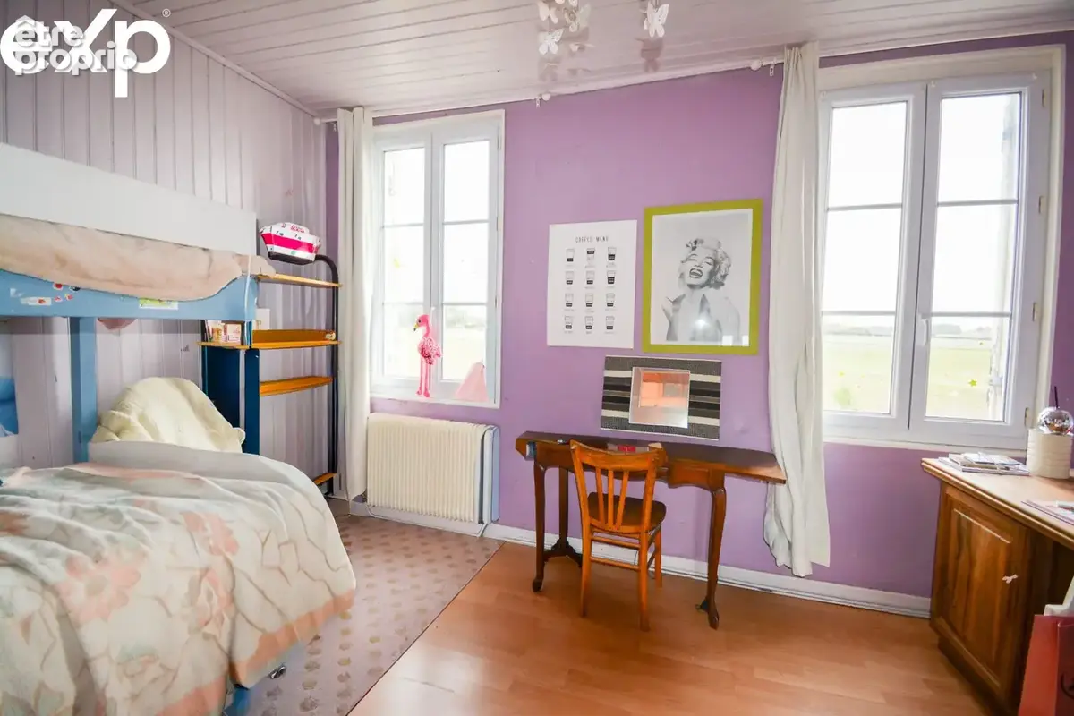 Une belle chambre très lumineuse