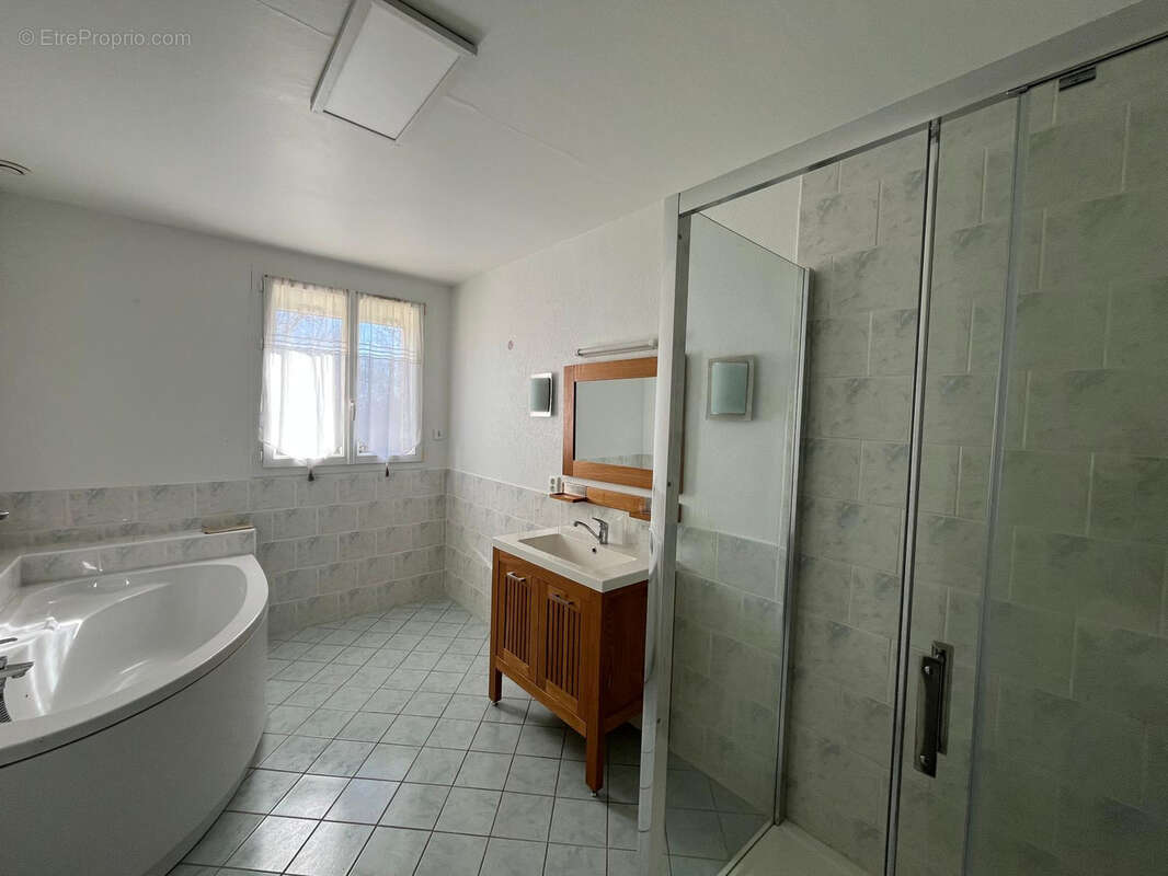A vendre - Belle maison familiale à fort potentiel de 8 pièces 6 chambres à Maffliers - photo 11
