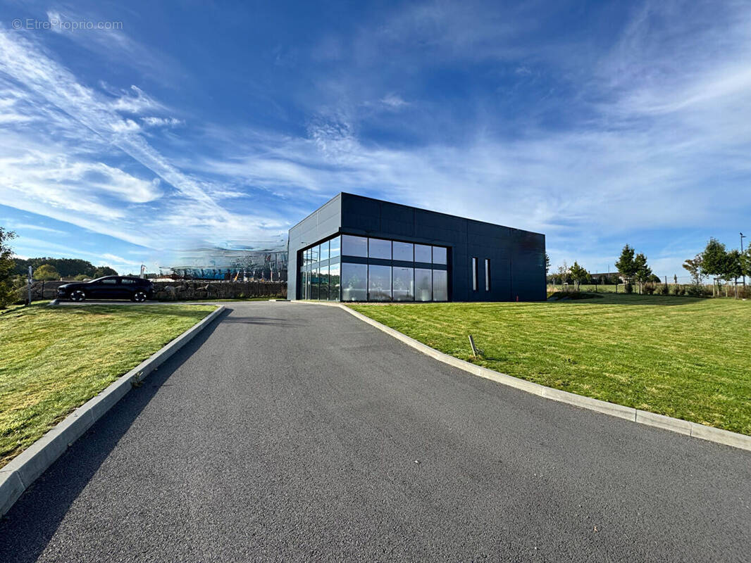 Commerce à SAINT-MARTIN-DES-CHAMPS