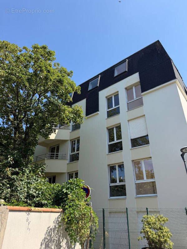 Appartement à LA GARENNE-COLOMBES
