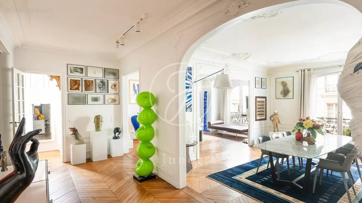 Appartement à PARIS-10E