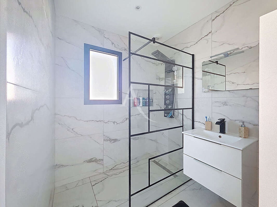 Maison à MONTREUIL-JUIGNE