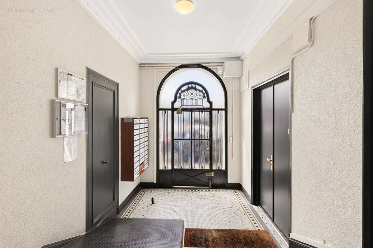 Appartement à LA GARENNE-COLOMBES