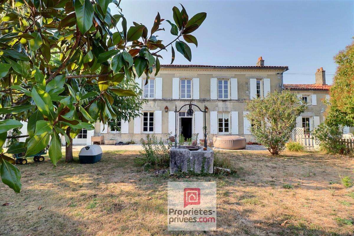 Maison à BERNAY-SAINT-MARTIN