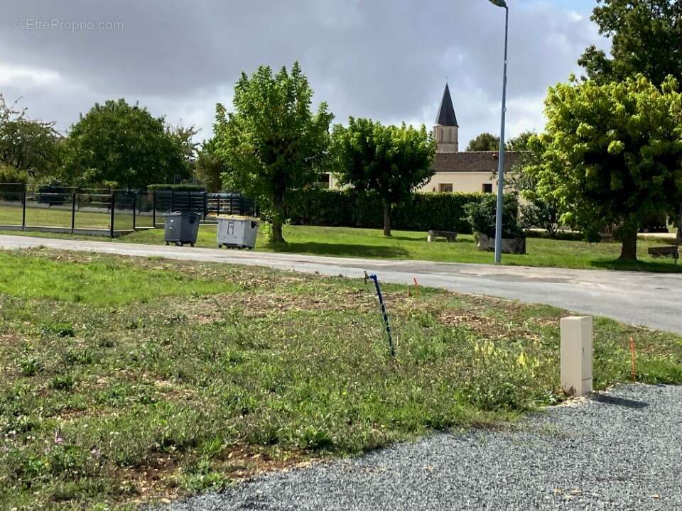 Terrain à MAZERAY
