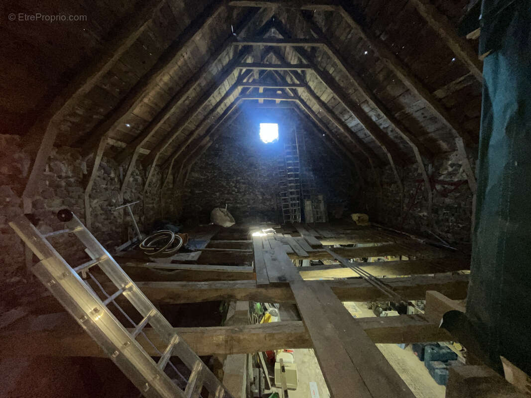 Maison à LA TOUR-D'AUVERGNE