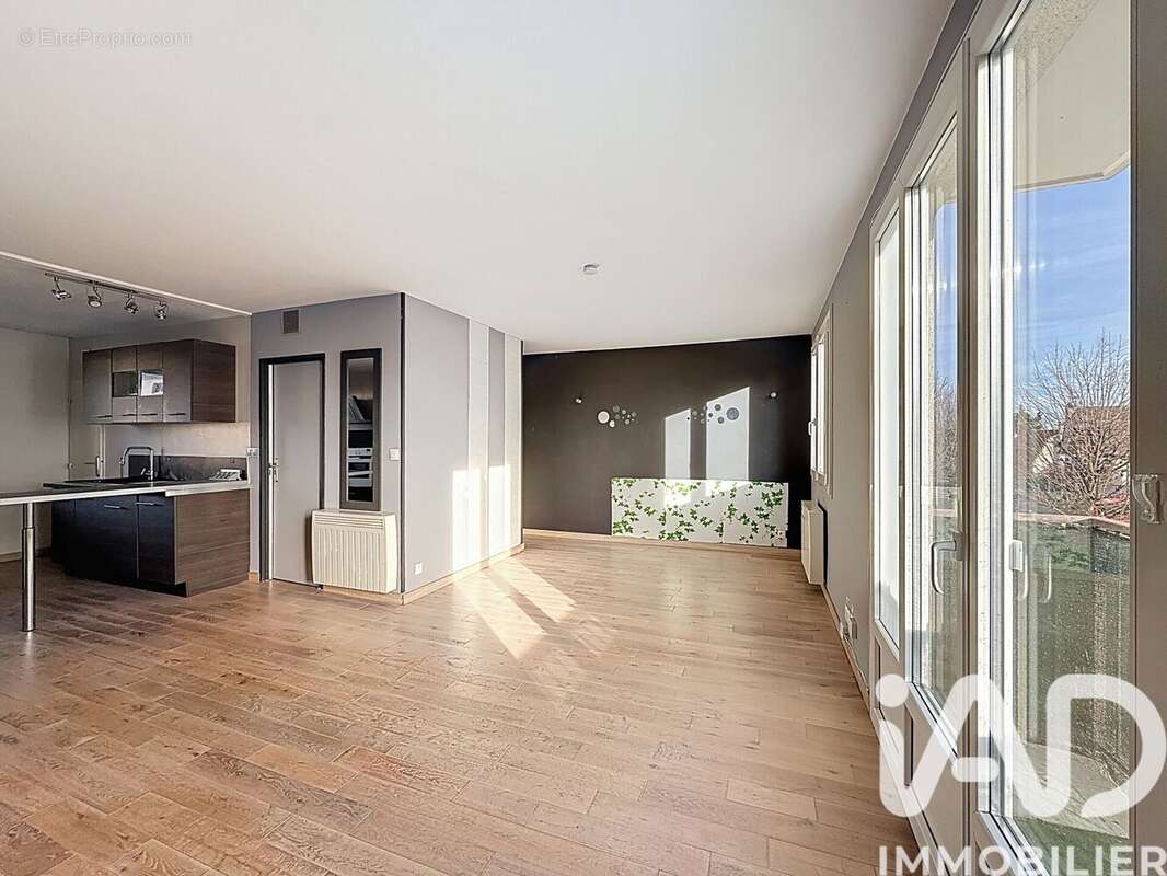 Photo 5 - Appartement à LE MESNIL-LE-ROI