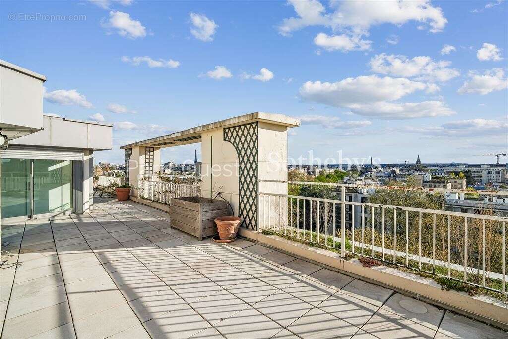 Appartement à NEUILLY-SUR-SEINE