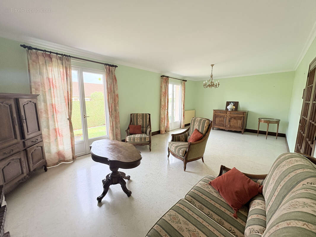 Maison à FONTAINE-LA-GUYON