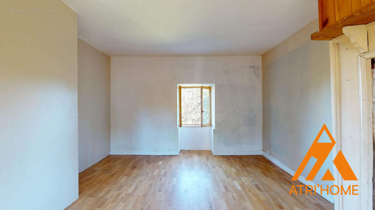 Maison à SAINT-SANTIN-CANTALES