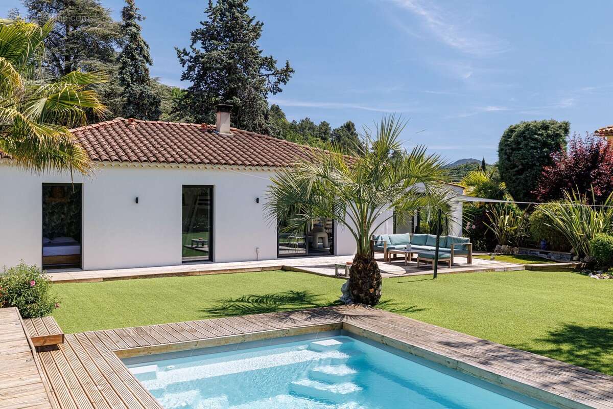 Maison à TOURRETTE-LEVENS