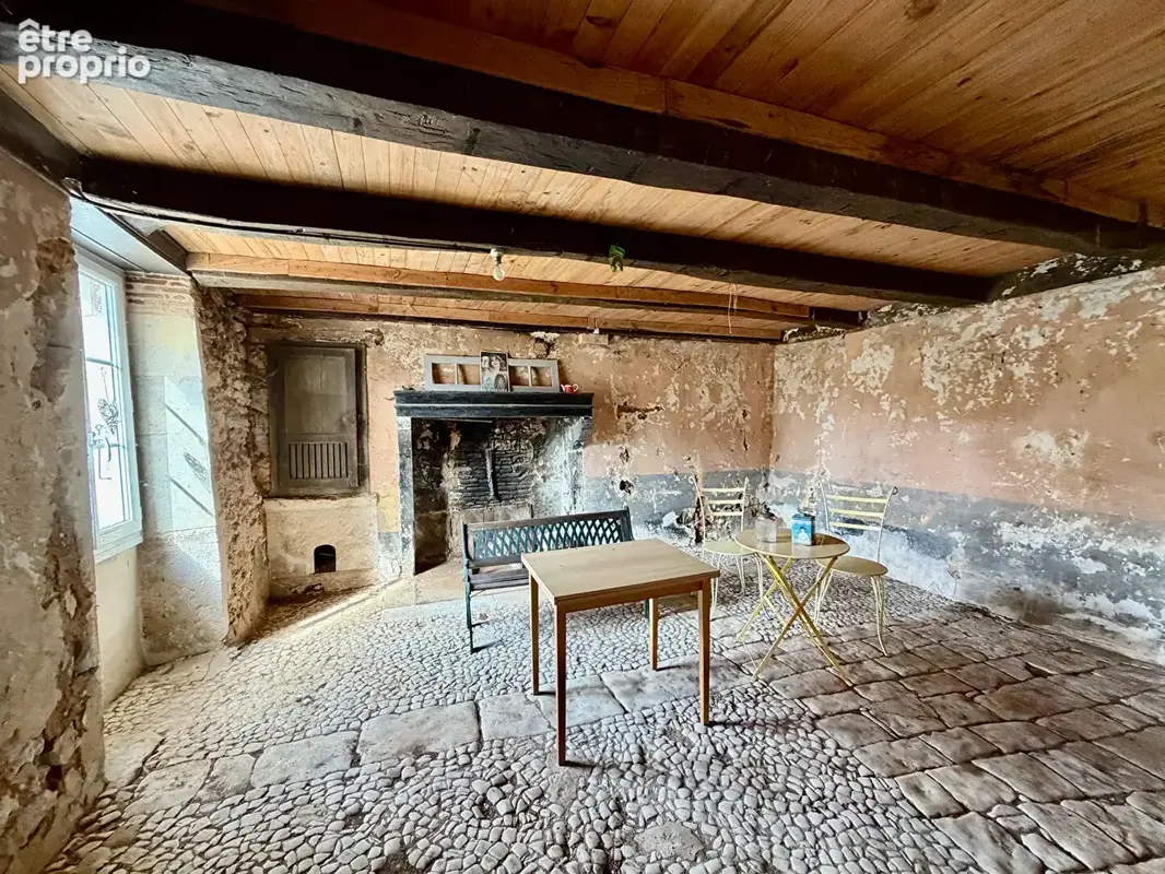 Charmante Maison Indépendante en Pierre avec Grande Grange, Terrain et Excellent Potentiel près de Nanteuil-en-Vallée - photo 6