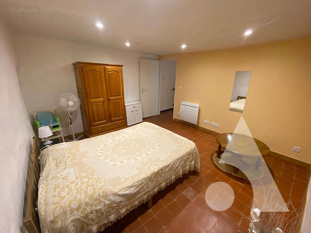 Appartement à REGUSSE