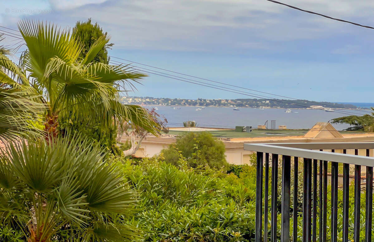 Appartement à VALLAURIS