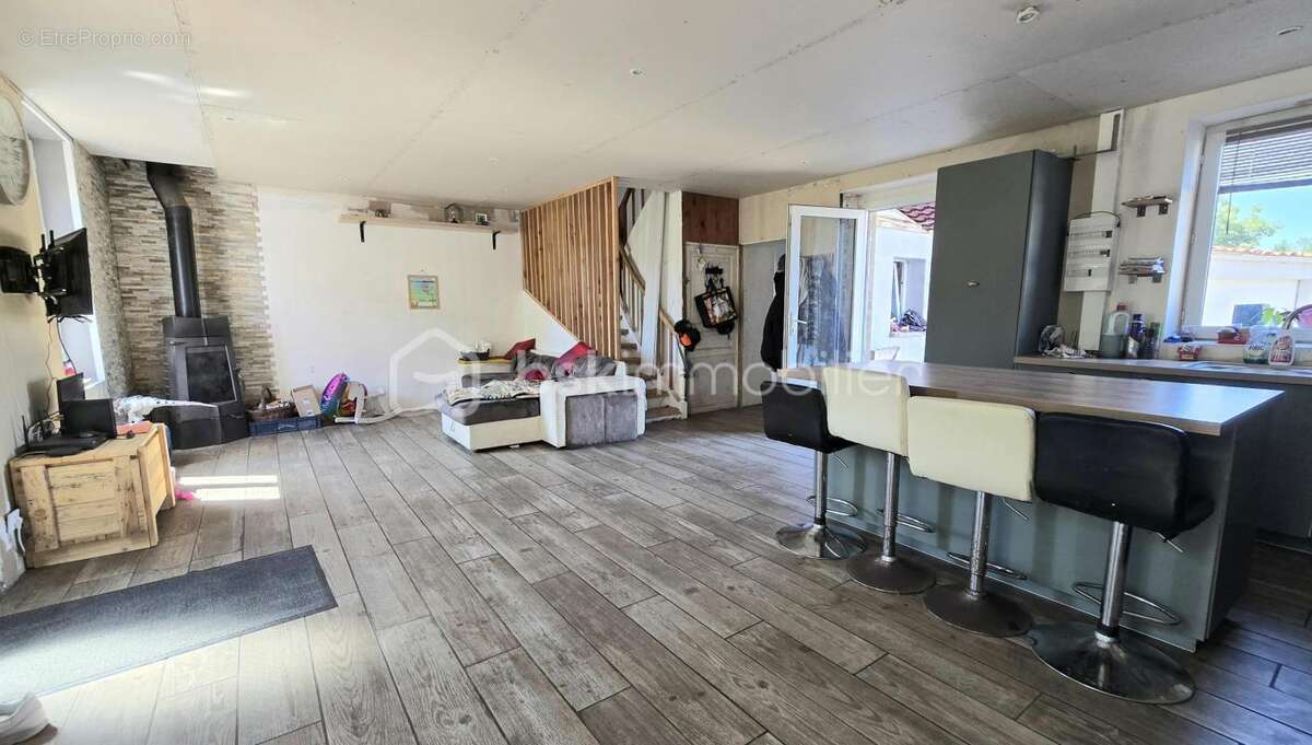 Maison à PUY-GUILLAUME