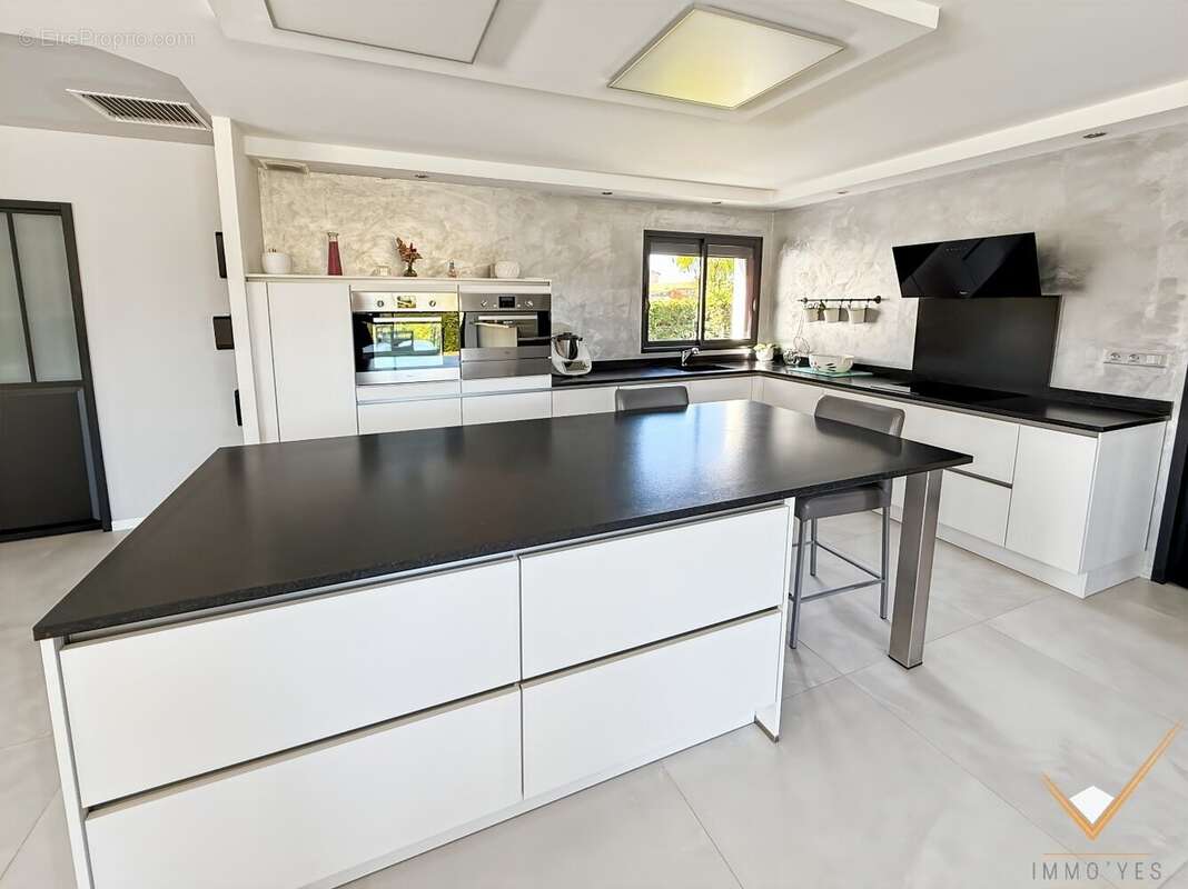 Maison à SAINT-CLAR-DE-RIVIERE