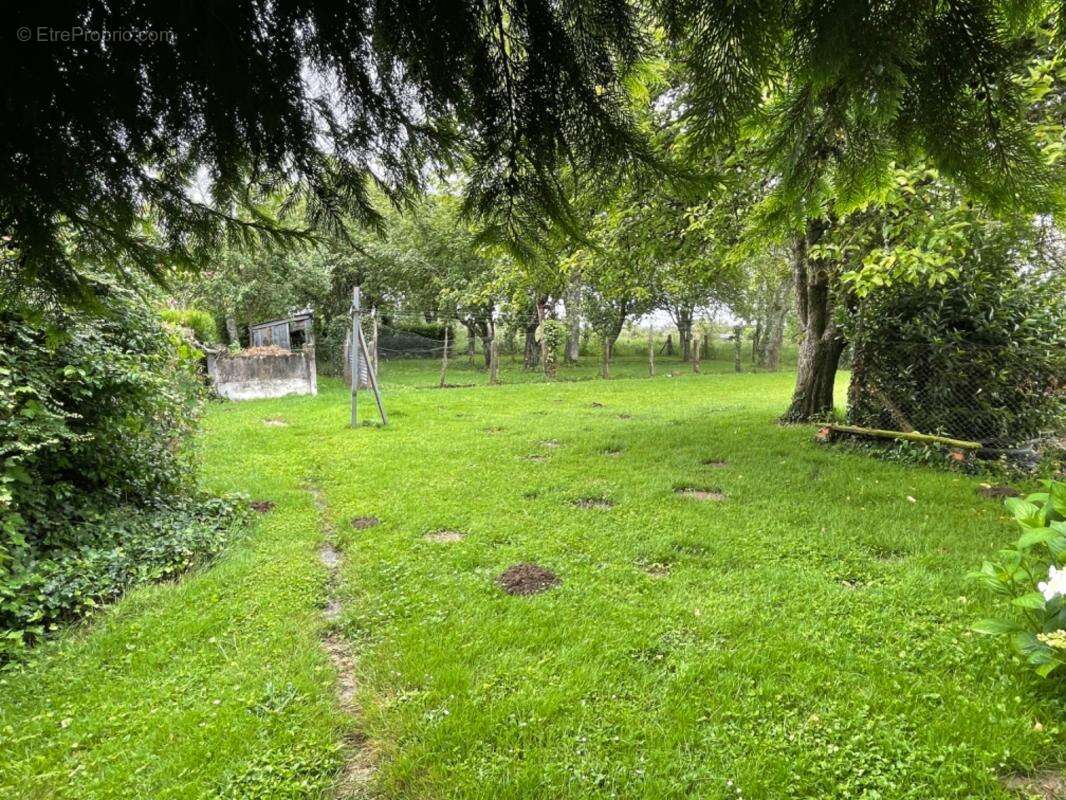 Maison en pierre en bon état avec dépendance 85500€ - photo 11