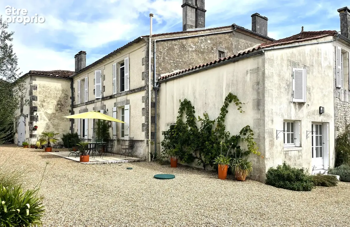 Superbe Maison de Maître avec Piscine Chauffée - photo 28