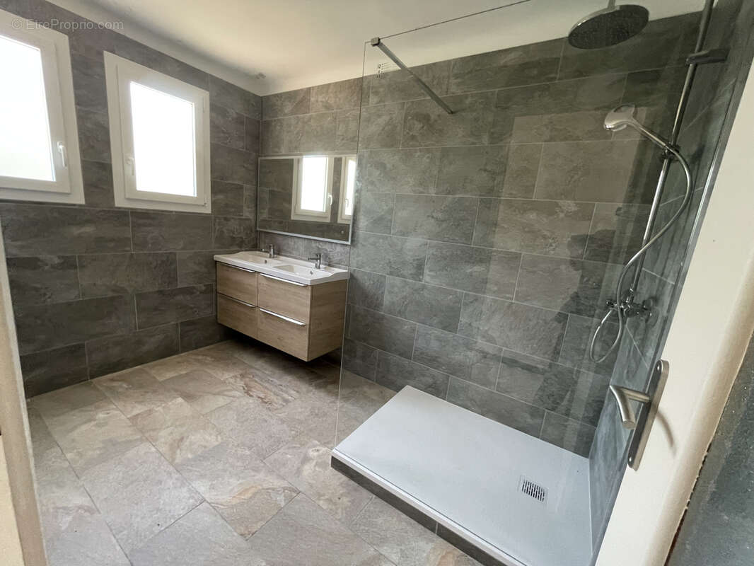 Maison à LES ISSAMBRES