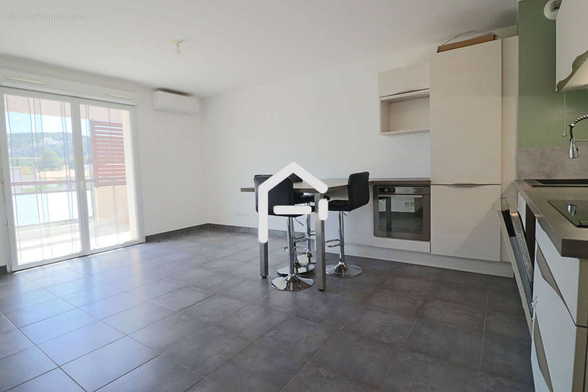 Appartement à CHATEAUNEUF-LES-MARTIGUES