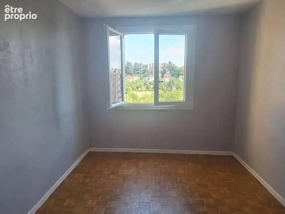 Appartement 4 pièces 80 m² à vendre à Sainte-Foy-Les-Lyon (69110) - photo 8