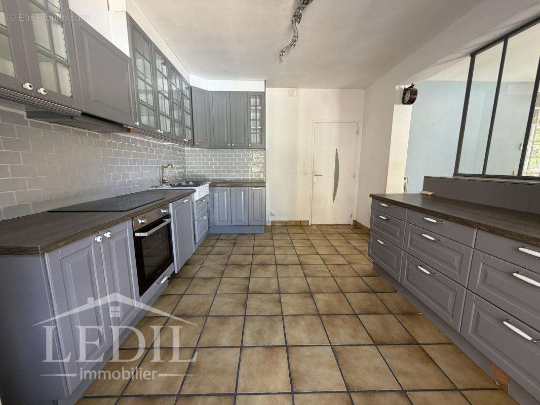 Grande maison sur grand terrain au calme en ville - photo 8