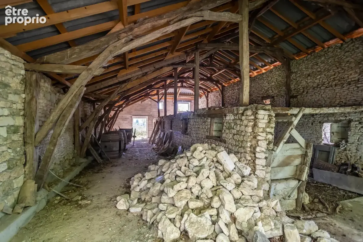Maison de campagne avec pigeonnier attenant et dépendances - photo 31
