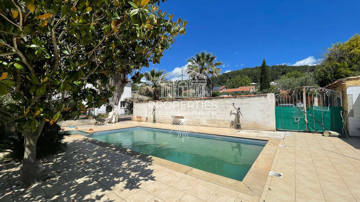 Carnoules - propriete de 160 m² renovee - piscine -garage- possibilite divison parcellaire - photo 4