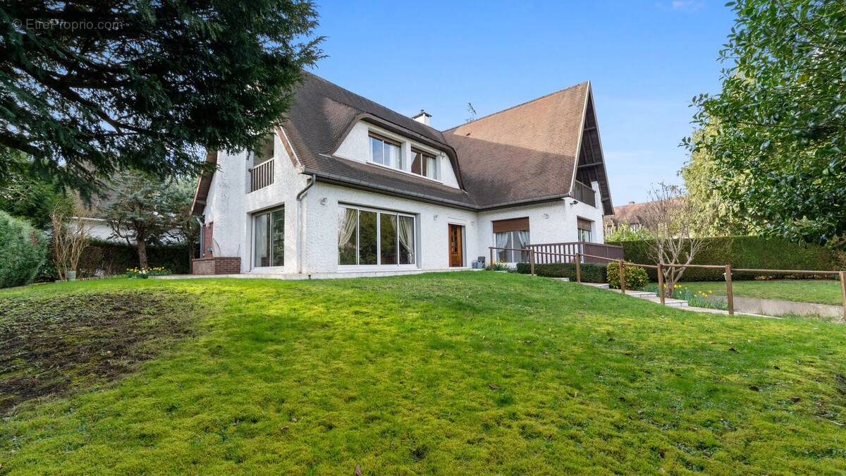 Maison à VAUCRESSON