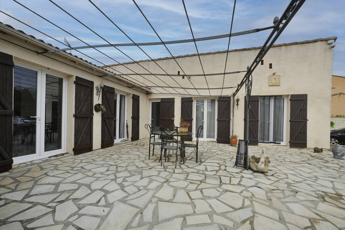 Maison à JONQUIERES-SAINT-VINCENT