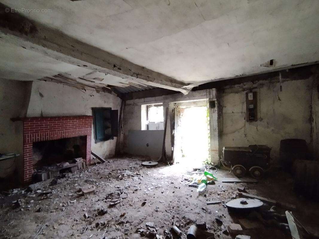 Maison à MONTREVAULT