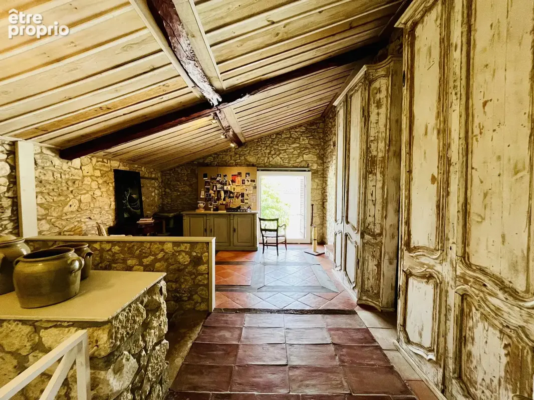 Belle Maison de Village en Pierre Rénovée avec Jardin Clos et Garage - photo 9