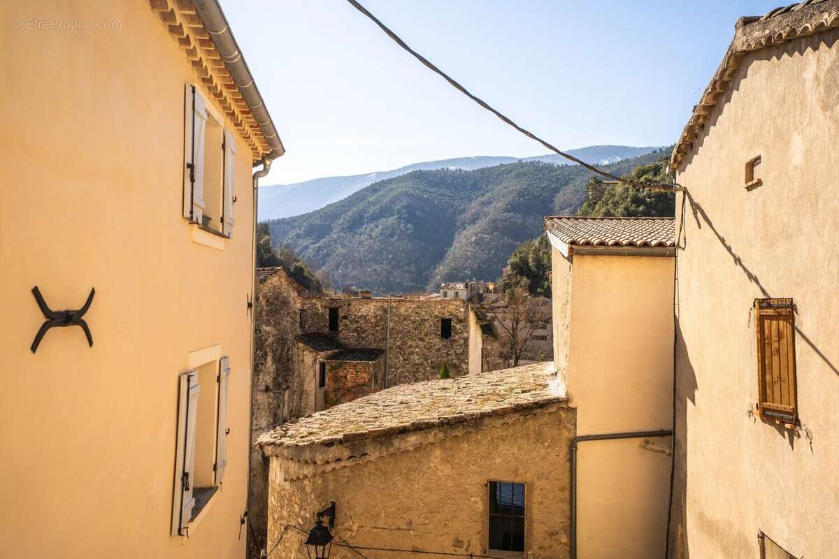 Appartement à ROQUESTERON