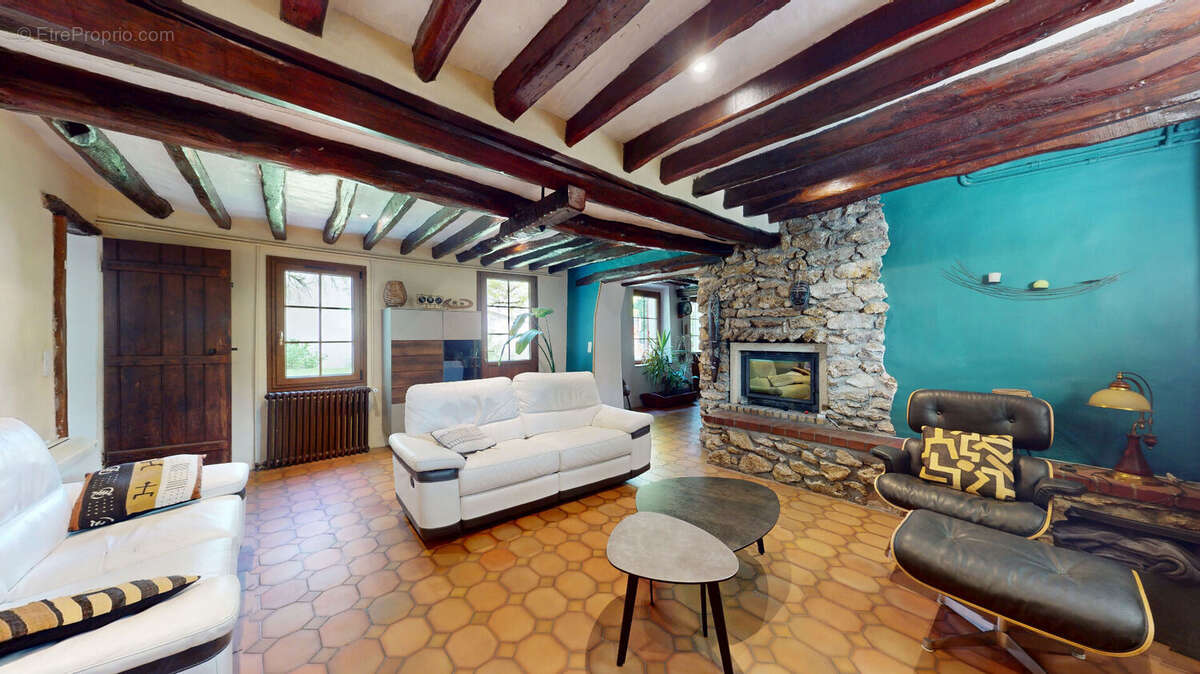 Maison à CRECY-LA-CHAPELLE