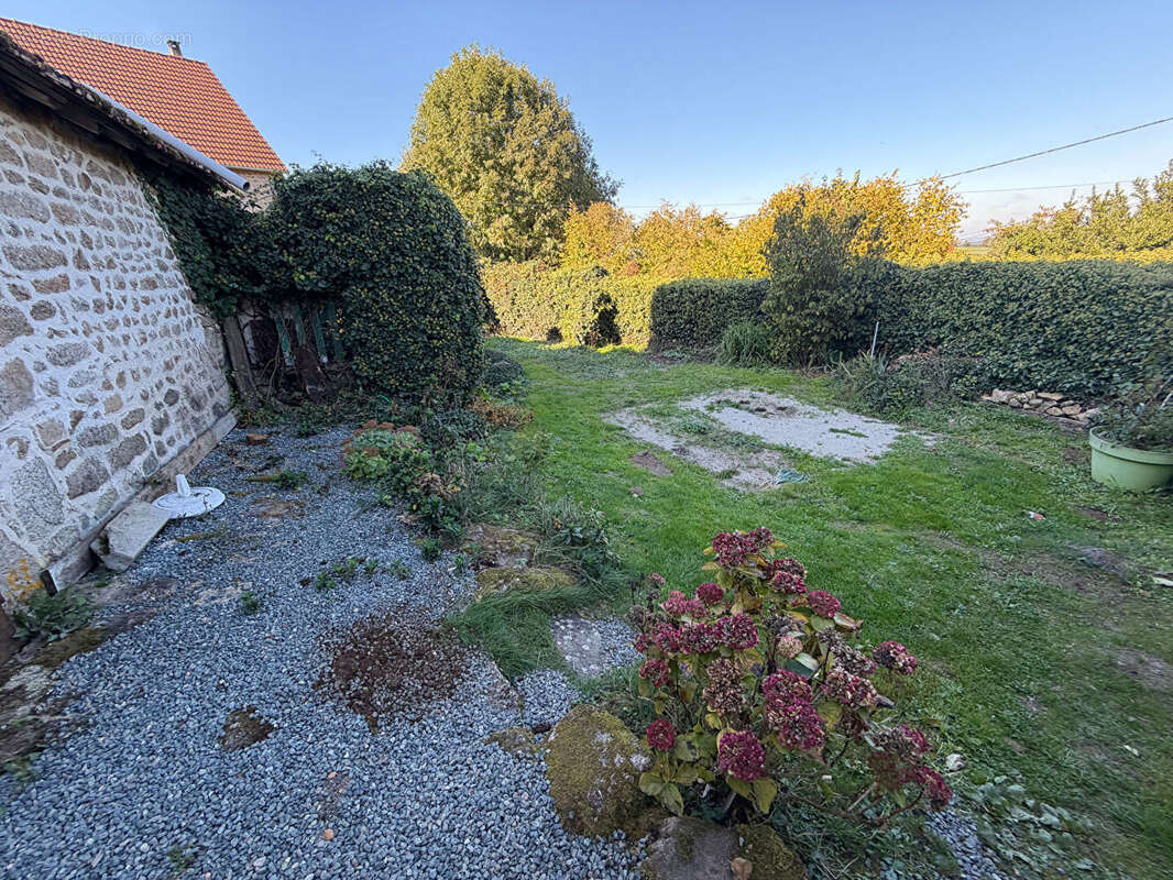 Maison à SAINT-SULPICE-LE-DUNOIS