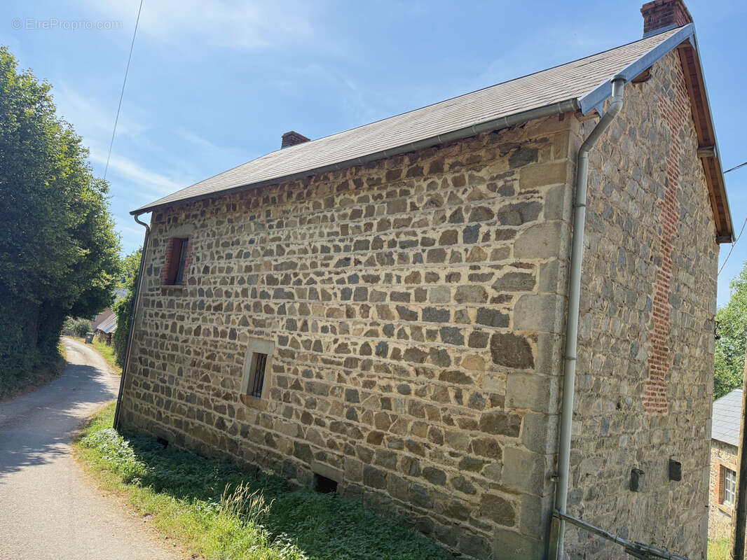 Auv 1225: Maison de caractère, grande grange, toits neufs, 1640m2 - photo 71