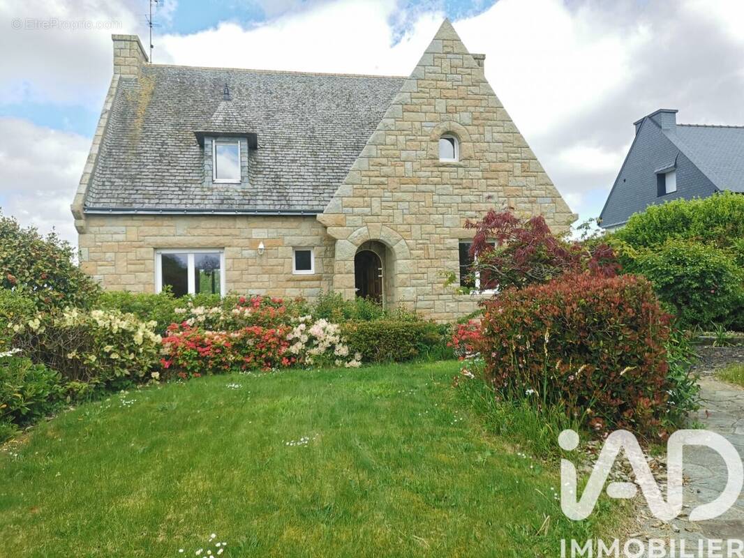 Photo 1 - Maison à LA ROCHE-DERRIEN