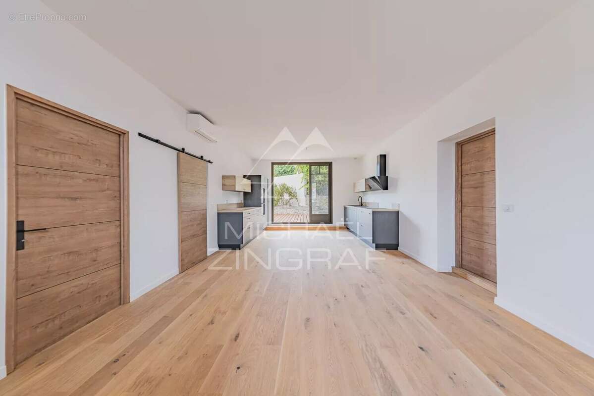 Arcachon Centre – L'élégance d'une authentique Arcachonnaise entièrement rénovée - photo 3