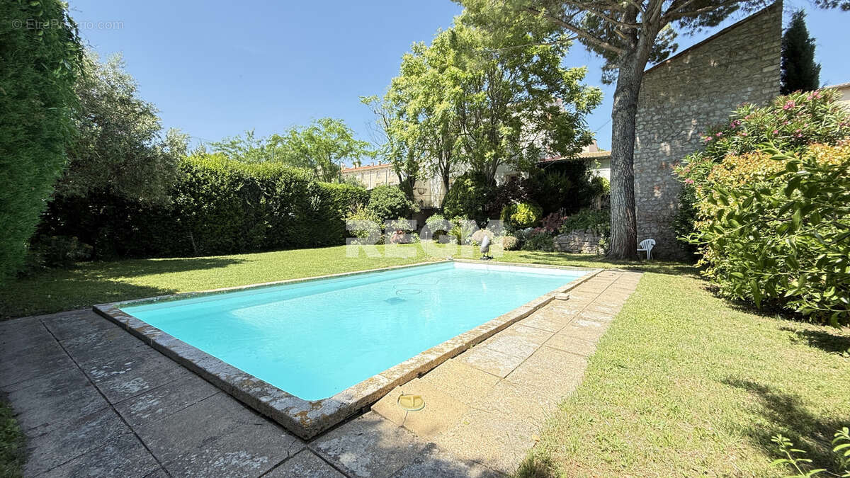 Maison à MONTBAZIN