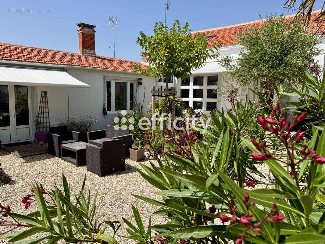 Maison 215 m² à Bourcefranc-Le-Chapus  - photo 16