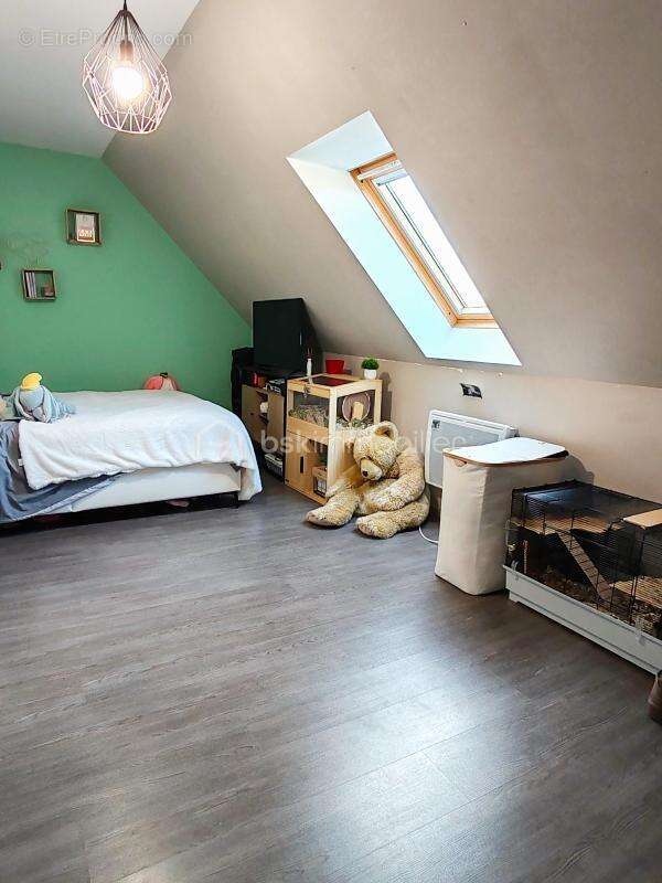 Maison à D'HUISON-LONGUEVILLE