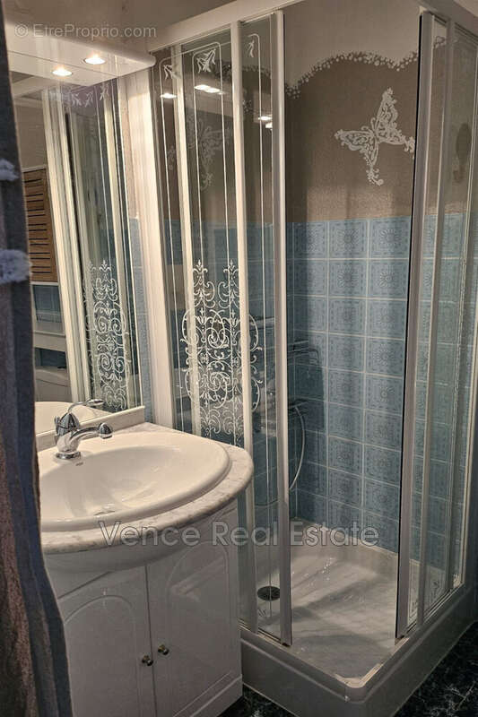 Appartement à GREOLIERES