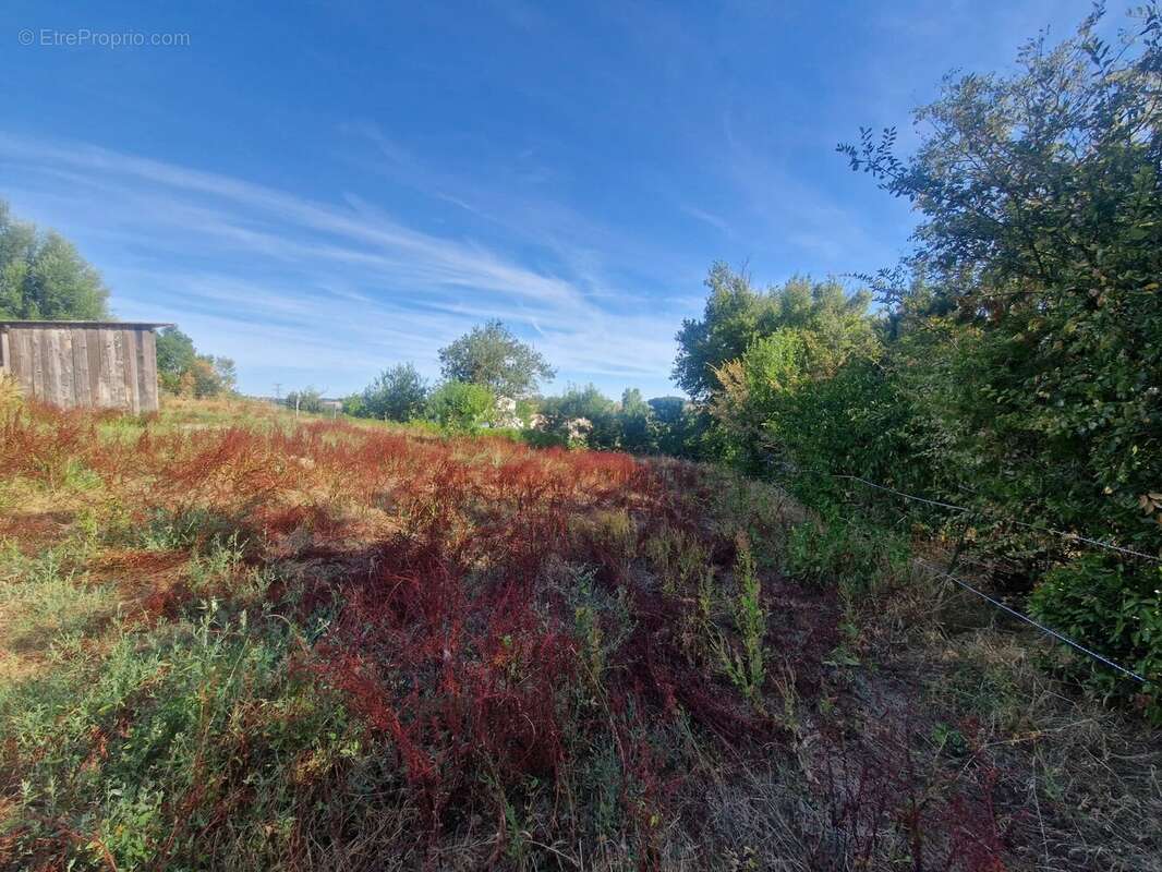 Terrain constructible de 900m² environ - photo 4