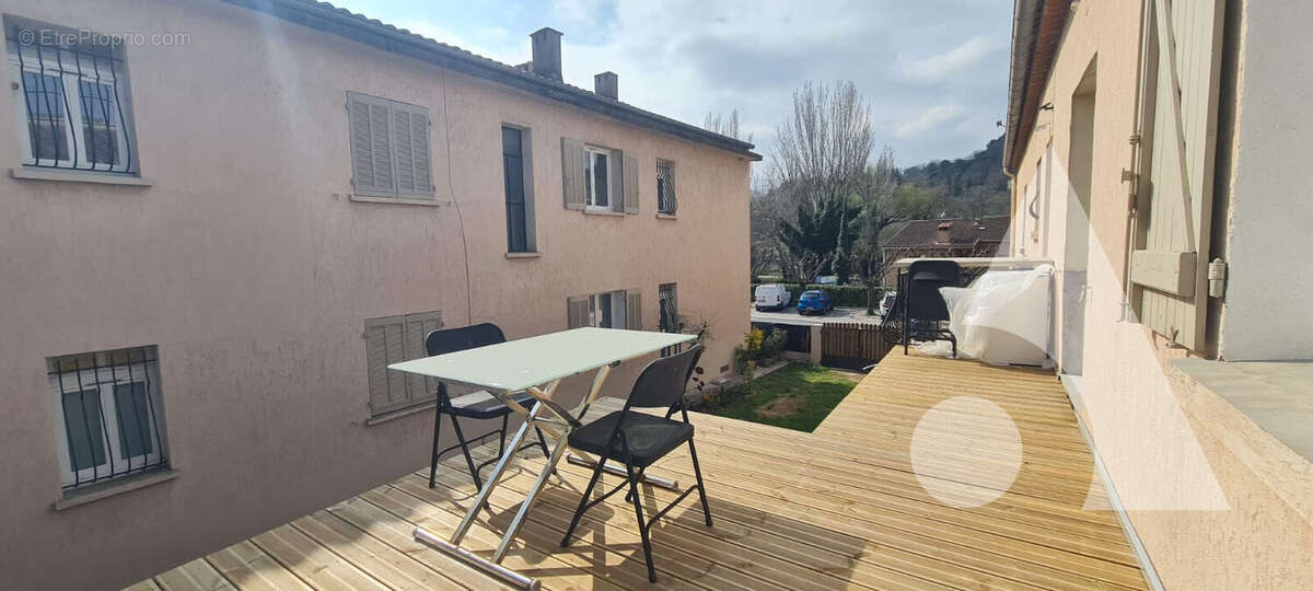 Appartement à SALERNES